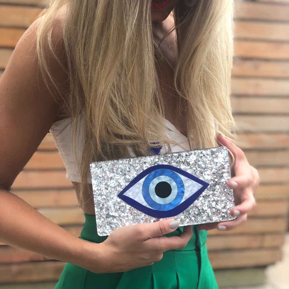 Acrylic clutch